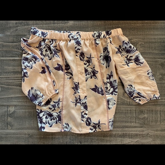 Flowy off shoulder floral top - Picture 2 of 7